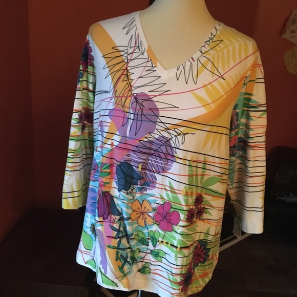 Chico’s colorful springtime neck 95% cotton top - Picture 3 of 5